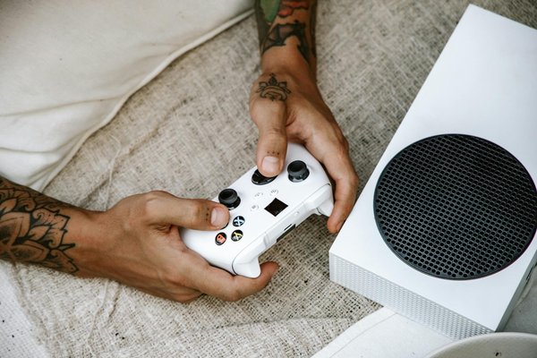 Comment fonctionnent les remboursements pour les jeux en précommande ?